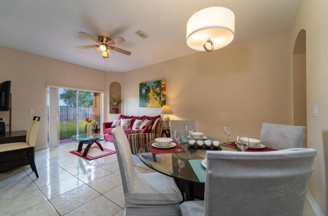Relaxing Resort, Spacious Pool Near Disney Davenport Exterior photo